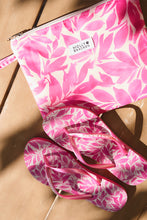 Magenta printed flip-flops