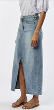 VIANNA CLEAN HEM FRONT SLIT DENIM SKIRT