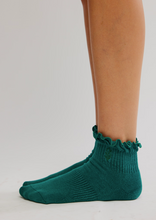 Movement Classic Ruffle Socks