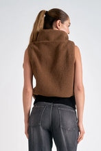 Vancouver Vest- Dark Tan