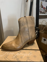 Distressed Tan New Frontier Western Boot